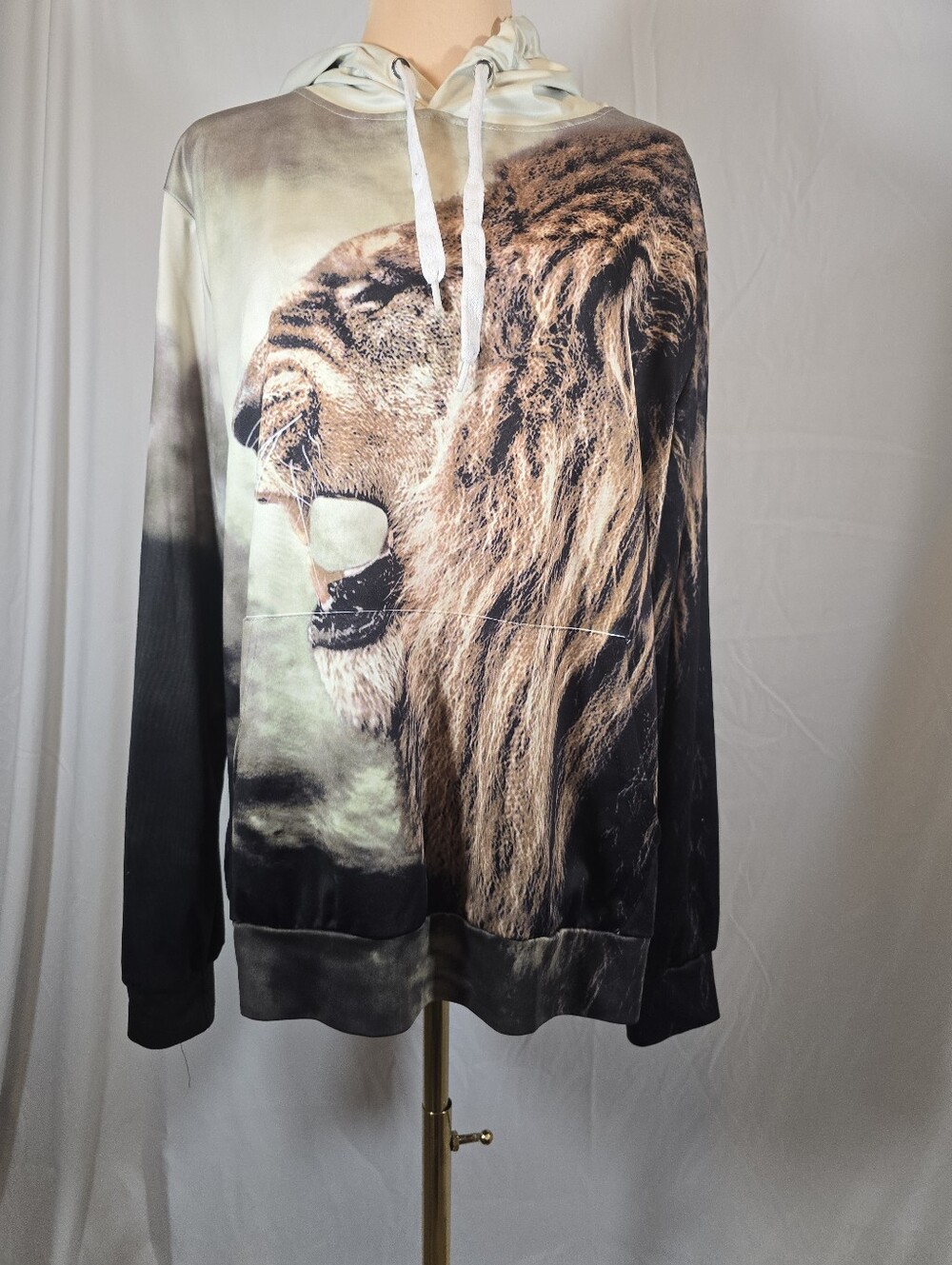 Lion Graphic Pullover Hoodie in Brown and Tan